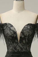 Laden Sie das Bild in den Galerie-Viewer, Meerjungfrau von der Schulter schwarzes langes Ballkleid mit Feder