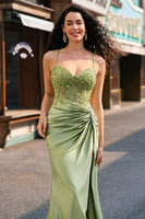 Laden Sie das Bild in den Galerie-Viewer, Glitzer Grün Meerjungfrauen Rückenfrei Korsett Satin Langes Ballkleid mit Schlitz