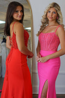 Laden Sie das Bild in den Galerie-Viewer, Glitzer Schwarze Korsett Perlen Lang Abendkleider mit Schlitz