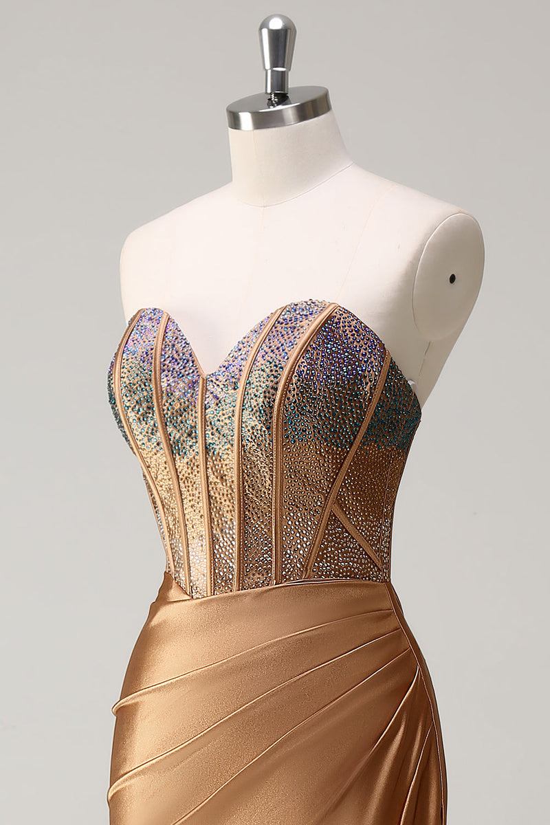 Laden Sie das Bild in den Galerie-Viewer, Braun Herzhals Perlen Meerjungfrau Satin Langes Ballkleid mit Schlitz