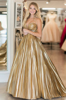 Laden Sie das Bild in den Galerie-Viewer, Metallic Satin Gold Herzhals Plissee Maxi Ballkleid