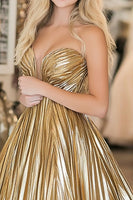 Laden Sie das Bild in den Galerie-Viewer, Metallic Satin Gold Herzhals Plissee Maxi Ballkleid