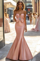 Laden Sie das Bild in den Galerie-Viewer, Errötendes Trägerloses Meerjungfrau Satin Langes Abendkleid