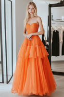 Laden Sie das Bild in den Galerie-Viewer, Gestaffelt A Linie Orange Herzhals Langes Ballkleid mit Spitze