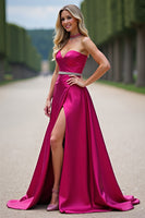 Laden Sie das Bild in den Galerie-Viewer, Glitzer Fuchsia A Linien Schulterfrei Satin Langes Abendkleid mit Schlitz