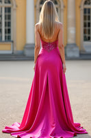 Laden Sie das Bild in den Galerie-Viewer, Glitzer Fuchsia A Linien Schulterfrei Satin Korsett Langes Abendkleid mit Schlitz