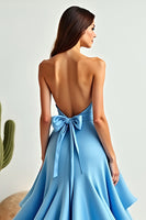 Laden Sie das Bild in den Galerie-Viewer, Blau A Linien Neckholder Satin Vokuhila Langes Abendkleid mit Rüschen