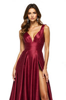 Laden Sie das Bild in den Galerie-Viewer, Satin Bordeaux V-Ausschnitt A Linie Lange Abiballkleid mit Schlitz