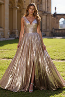 Laden Sie das Bild in den Galerie-Viewer, Golden Metallic V-Ausschnitt A-Linie Lang Ballkleid mit Schlitz