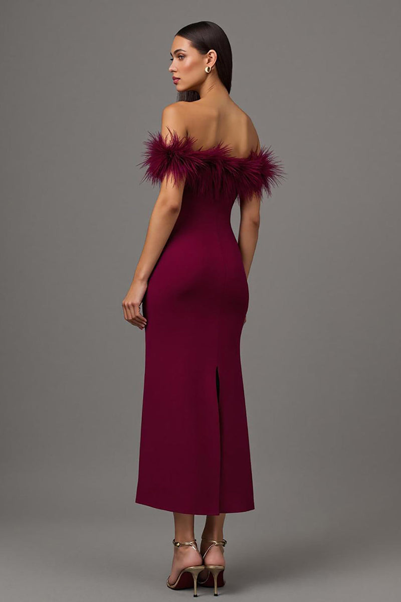 Laden Sie das Bild in den Galerie-Viewer, Burgunderrot Schulterfreie Sheath Lange Formelle Kleid mit Federn
