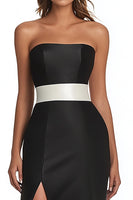 Laden Sie das Bild in den Galerie-Viewer, Schwarz Satin Meerjungfrau Trägerlos Lange Abendkleid mit Schlitz