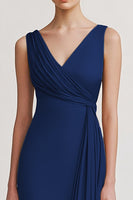 Laden Sie das Bild in den Galerie-Viewer, Schwarz V Ausschnitt Sheath Lange Abendkleid mit Rüschen