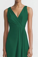 Laden Sie das Bild in den Galerie-Viewer, Schwarz Satin A Linie Rüschen V Ausschnitt Lange Abendkleid