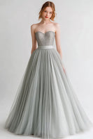 Laden Sie das Bild in den Galerie-Viewer, Hellgrau A Linie Herz Ausschnitt Lange Tüll Abendkleid