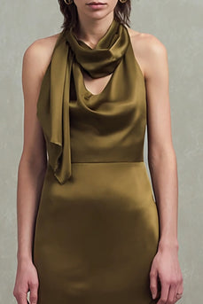 Olive Satin Sheath Hals Schärpe Asymmetrisches Formelle Kleid mit Rüschen