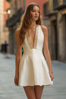 Laden Sie das Bild in den Galerie-Viewer, Elfenbein A Linie Tiefer V-Ausschnitt Kurze Cocktail Kleid