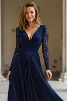 Laden Sie das Bild in den Galerie-Viewer, Marineblau Chiffon V-Ausschnitt A-Line Lange Brautmutterkleid mit Spitze