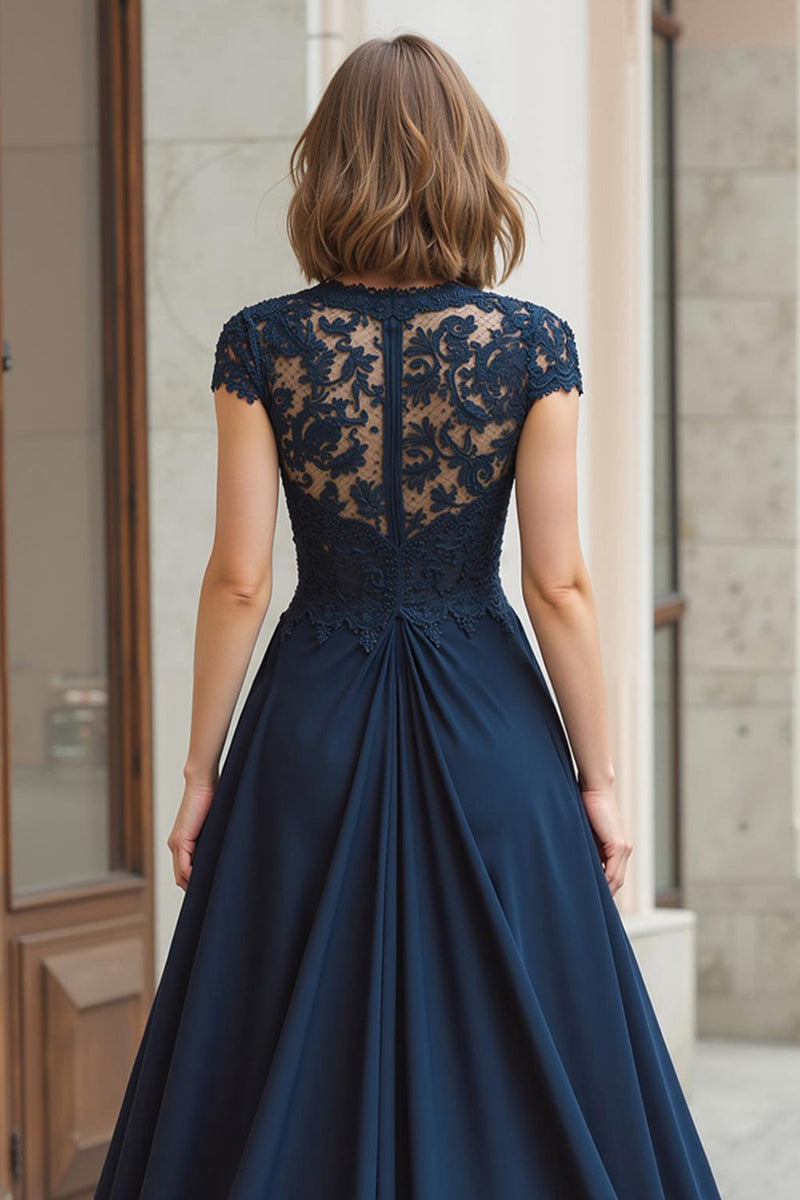 Laden Sie das Bild in den Galerie-Viewer, Marineblau Rundhalsausschnitt A-Linie Chiffon Lange Brautmutterkleid mit Spitze