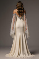 Laden Sie das Bild in den Galerie-Viewer, Glitzer Elfenbein Schulterfreie Meerjungfrau Lange Formelle Kleid mit Cape