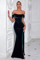 Laden Sie das Bild in den Galerie-Viewer, Dunkelgrün Meerjungfrau Samt Schulterfreie Lange Korsett Ballkleid mit Schlitz