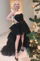 Laden Sie das Bild in den Galerie-Viewer, Stilvolles Fuchsia Hoch niedrig-Trägerlos Abendkleid mit Rüschen