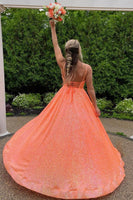 Laden Sie das Bild in den Galerie-Viewer, Funkelndes A-Linie Fuchsia Spaghettiträger langes Abendkleid mit Pailletten