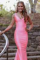 Laden Sie das Bild in den Galerie-Viewer, Meerjungfrau Heißes Rosa Neckholder Langes Abendkleid