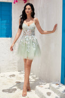 Laden Sie das Bild in den Galerie-Viewer, Stilvolles A Line Dusty Sage Spaghetti träger Cocktailkleider mit kreuz und quer gekreuztem Rücken