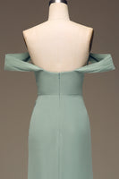 Laden Sie das Bild in den Galerie-Viewer, Dusty Salbei Schulterfreies Chiffon-Plissee-langes Brautjungfernkleid