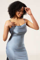 Laden Sie das Bild in den Galerie-Viewer, Staubblaues Spaghettiträger Etui Satin Langes Brautjungfernkleid