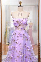 Laden Sie das Bild in den Galerie-Viewer, Wunderschönes Lila A-Linie Spaghettiträger Langes Ballkleid mit 3D-Blumen