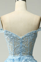 Laden Sie das Bild in den Galerie-Viewer, Glitzerndes Schwarzes Schulterfreies Gestuftes Korsett Abendkleid mit Schlitz