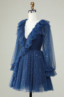 Laden Sie das Bild in den Galerie-Viewer, Ein marineblaues kurzes Cocktailkleid mit tiefem V-Ausschnitt und Rüschen