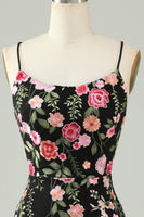 Laden Sie das Bild in den Galerie-Viewer, Schwarzes Spaghettiträger-Bodycon-Cocktailkleid mit Applikationen