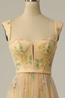 Laden Sie das Bild in den Galerie-Viewer, A Linie Langes Flieder Hochzeitsgast Kleid mit Stickere