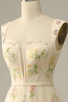 Laden Sie das Bild in den Galerie-Viewer, Champagner A-Linie Stickerei Ballkleid