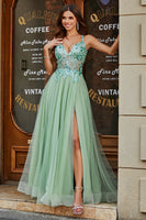 Laden Sie das Bild in den Galerie-Viewer, A-Linie V-Ausschnitt Schlitz Tüll Hellgrünes Ballkleid mit Applizierten Perlen