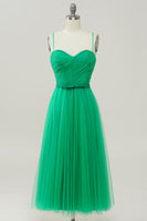 Laden Sie das Bild in den Galerie-Viewer, Grünes Tüll A-Linie Midi Ballkleid mit Rüschen