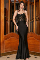 Laden Sie das Bild in den Galerie-Viewer, Meerjungfrauen-Spaghettiträger Schwarzes Korsett-Ballkleid mit Applikationen