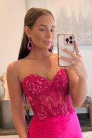 Laden Sie das Bild in den Galerie-Viewer, Glitzerndes Heißes Rosa Schatz Korsett Lange Ballkleid mit Schlitz