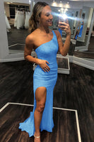 Laden Sie das Bild in den Galerie-Viewer, Rotes Meerjungfrau Ein-Schulter Pailletten Abendkleid Mit Schlitz