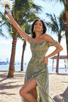 Laden Sie das Bild in den Galerie-Viewer, Staubiger Salbei Kalte Schulter Langes Brautjungfernkleid mit Schlitz