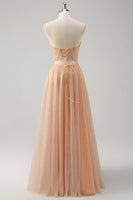 Laden Sie das Bild in den Galerie-Viewer, Glitzer Champagner A-Linie Korsett Trägerlose Langes Abendkleid mit Schlitz