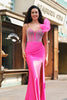 Laden Sie das Bild in den Galerie-Viewer, Fuchsia Meerjungfrau Eine Schulter Perlenstickerei Langes Satin Ballkleid mit Schlitz