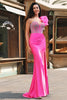 Laden Sie das Bild in den Galerie-Viewer, Fuchsia Meerjungfrau Eine Schulter Perlenstickerei Langes Satin Ballkleid mit Schlitz