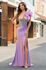 Laden Sie das Bild in den Galerie-Viewer, Fuchsia Meerjungfrau Eine Schulter Perlenstickerei Langes Satin Ballkleid mit Schlitz
