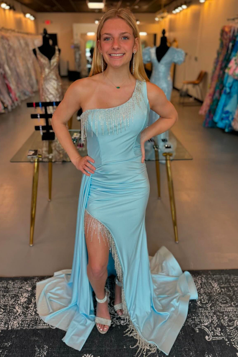 Glitzer Hellblau Eine Schulter Gerüscht Langes Abendkleid mit Fransen