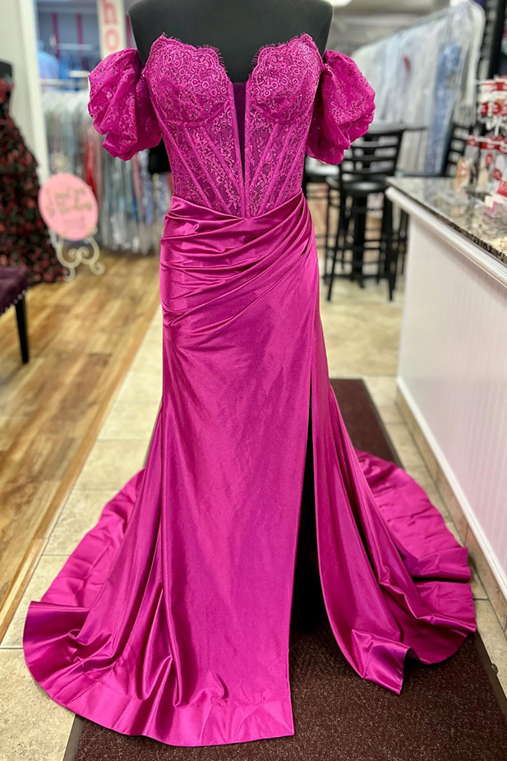 Blumen Fuchsie Puffärmel Korsett Langes Abendkleid mit Schlitz