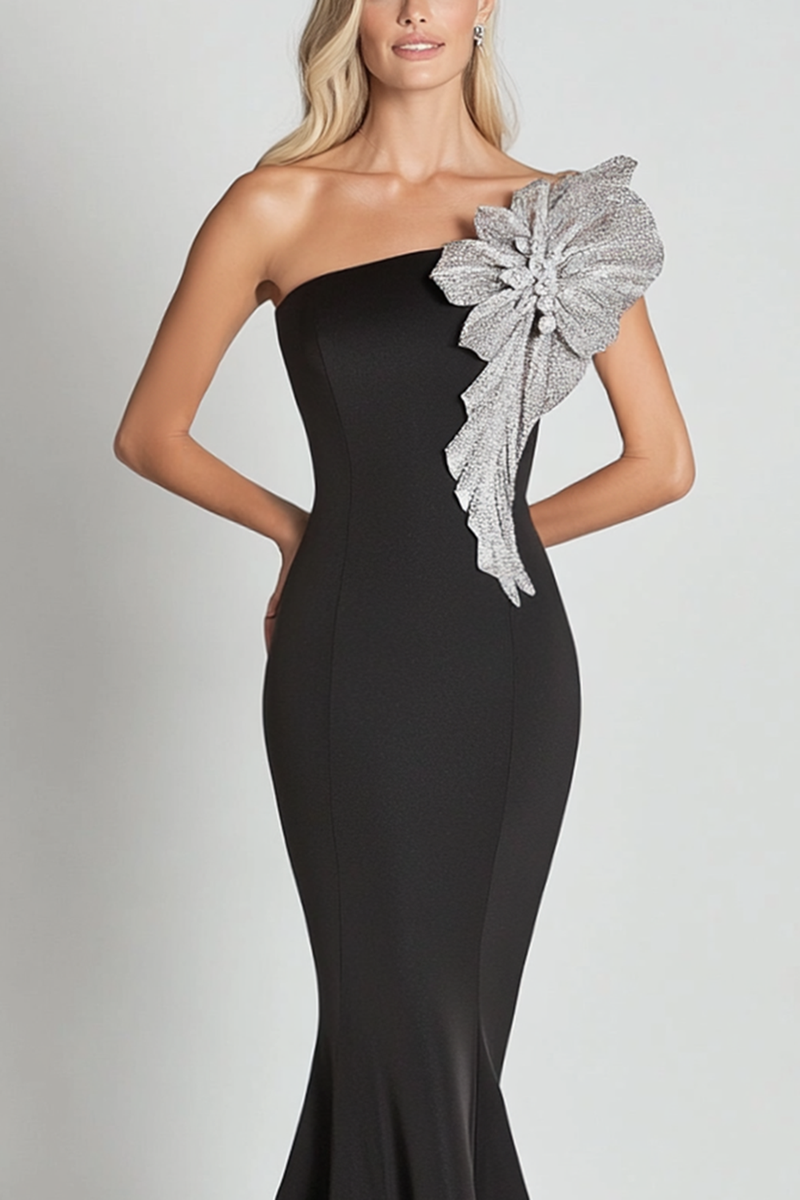 Laden Sie das Bild in den Galerie-Viewer, Schwarz Satin Schulterfreie Langes Abendkleid mit Paillettenblüten