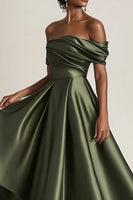Laden Sie das Bild in den Galerie-Viewer, Off Schulter Satin Olivgrün A-Linien Langes Kleid für die Brautmutter